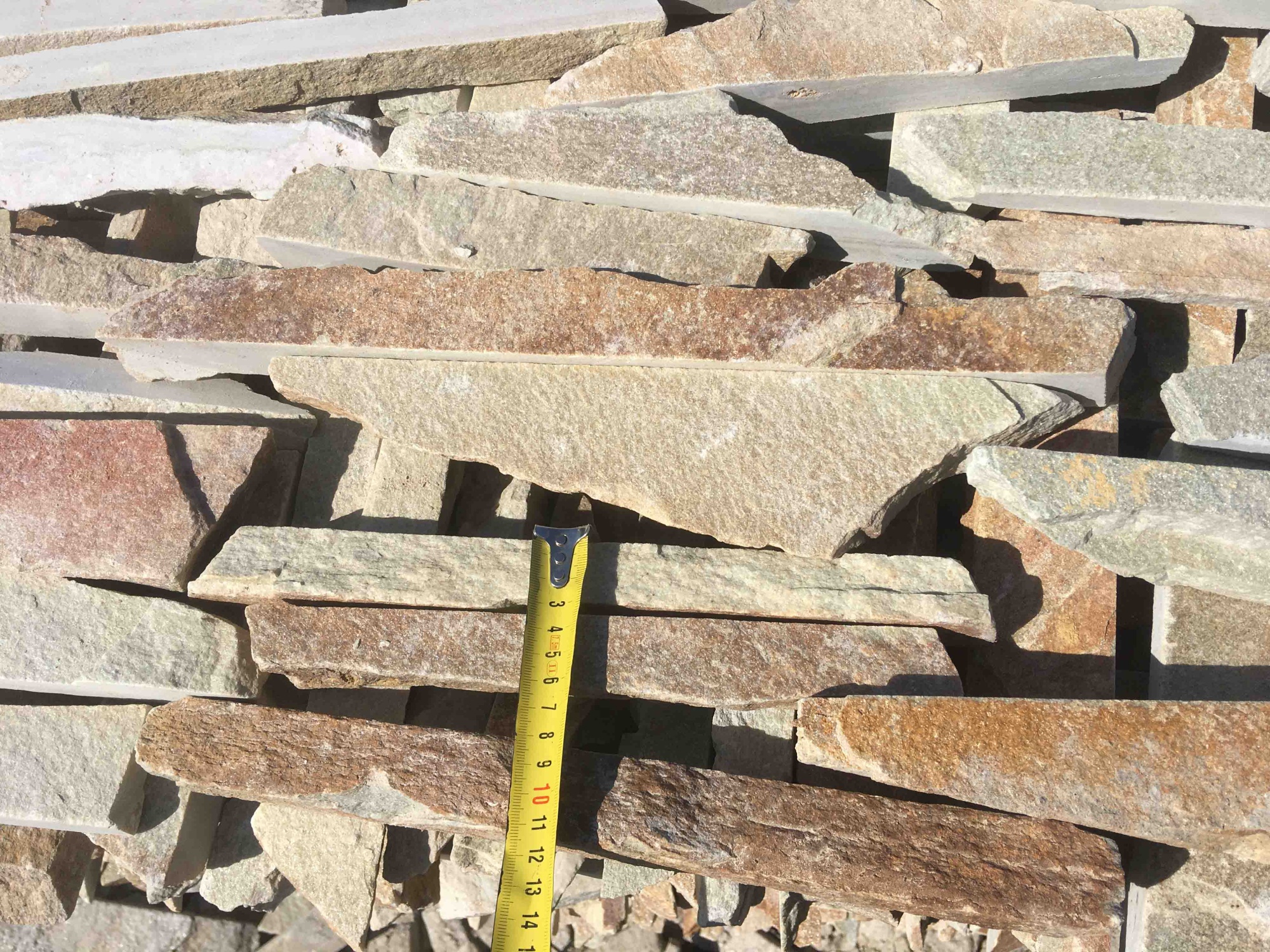 Горбушка златолит золотистый для облицовки купить в Юрюзани