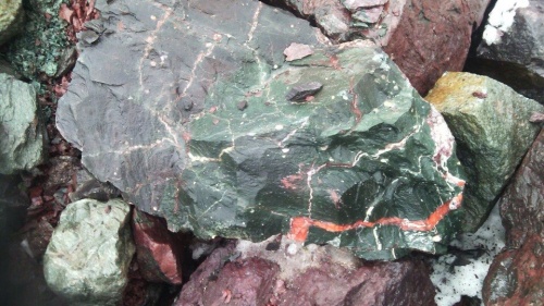 Гигантские зелёные валуны для ландшафтного дизайна весом более 5 тонн купить в Юрюзани