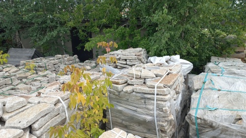 Плитняк галтованный гранитный для ландшафтного дизайна купить в Юрюзани