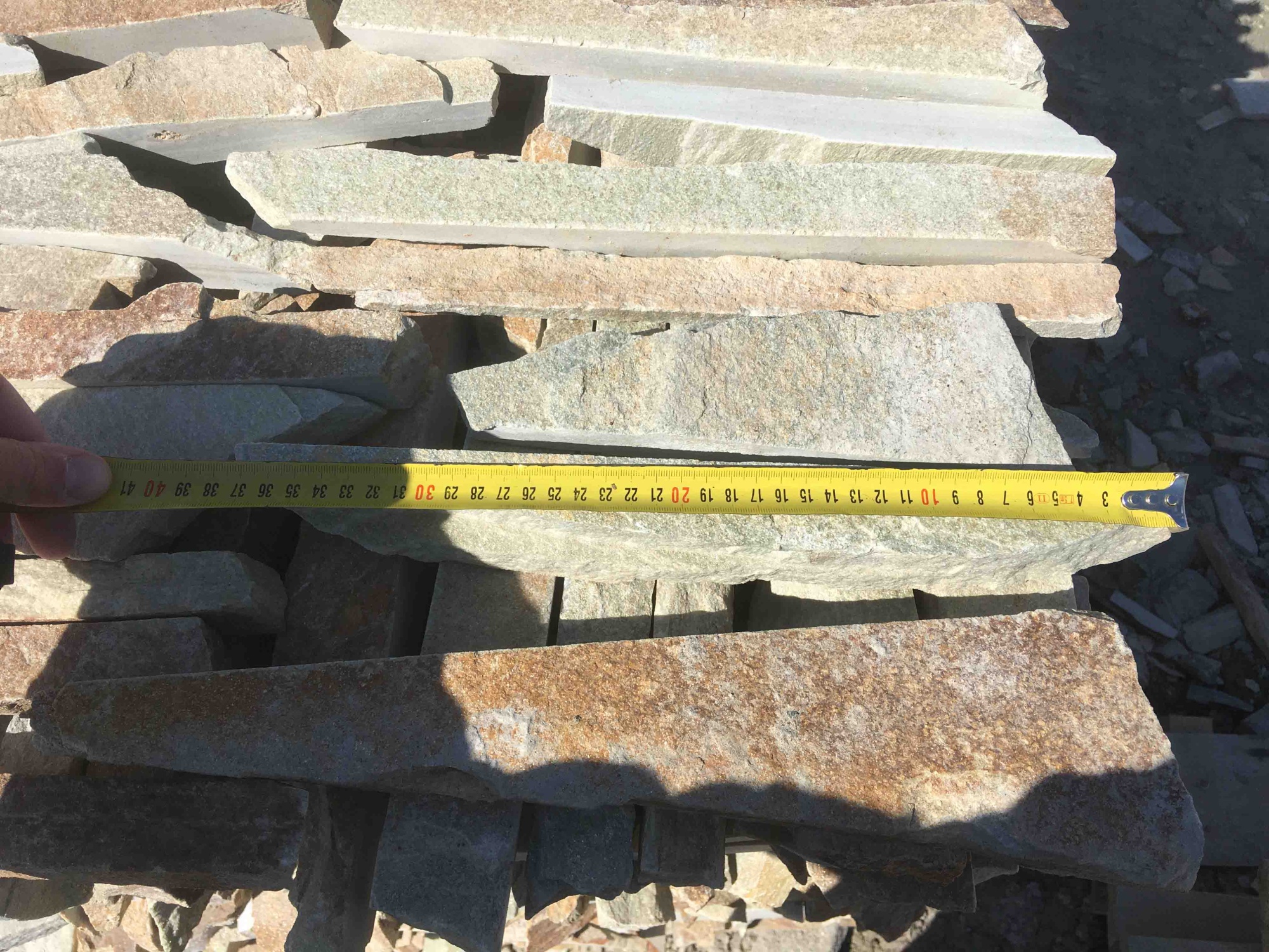 Горбушка златолит золотистый для облицовки купить в Юрюзани