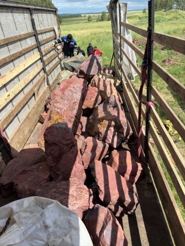 Ландшафтные глыбы красно-фиолетовые 200-1000 килограмм купить в Юрюзани