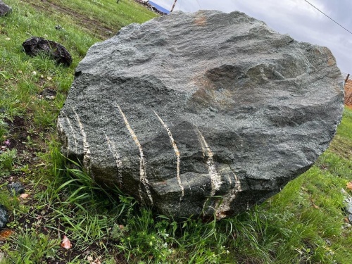 Гигантские зелёные валуны для ландшафтного дизайна весом более 5 тонн купить в Юрюзани