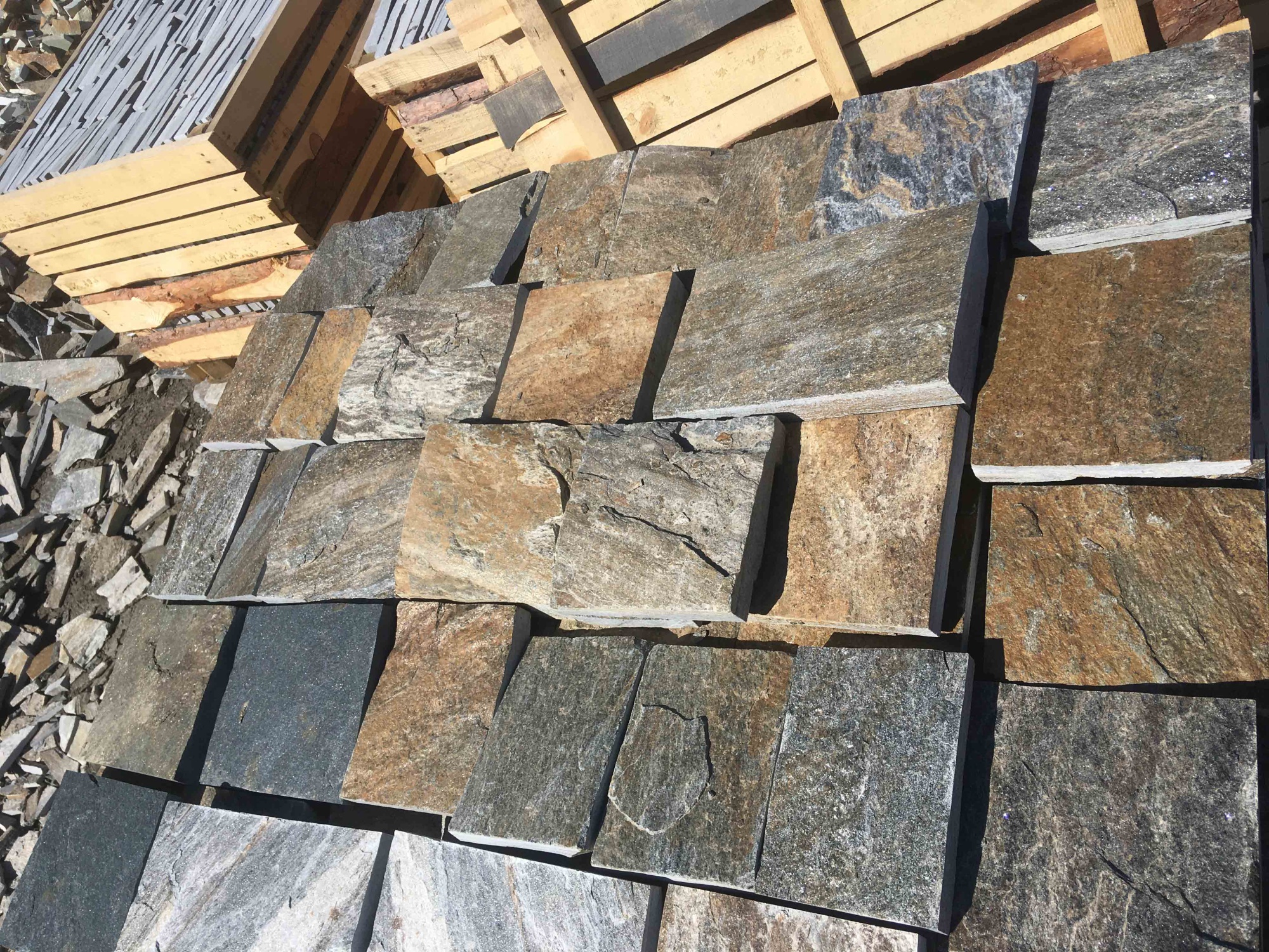 Плитка пилёная златолит Уральский для цоколя, отмостки купить в Юрюзани