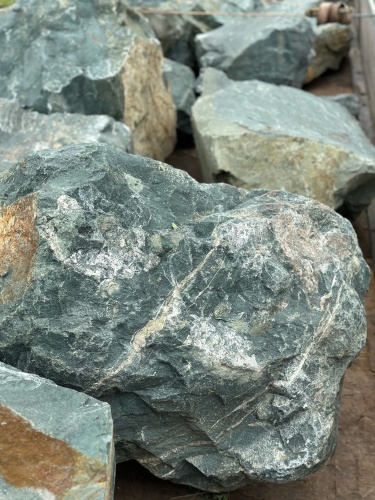 Камни для ландшафтного дизайна зелёные 10-60 килограмм купить в Юрюзани