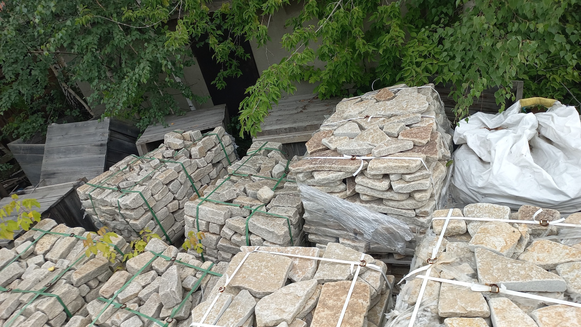 Плитняк гранитный галтованный купить в Юрюзани