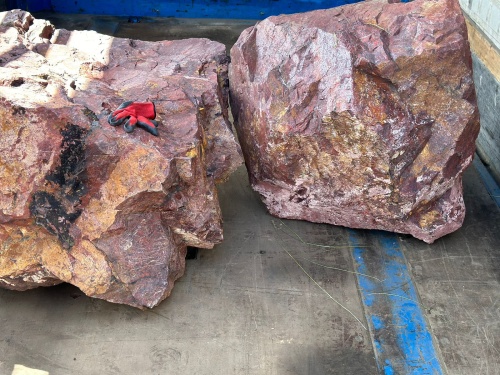 Ландшафтные глыбы красно-фиолетовые 200-1000 килограмм купить в Юрюзани