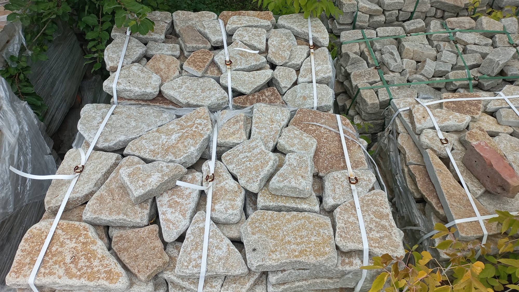 Гранитный плитняк галтованный для мощения купить в Юрюзани