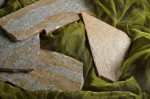 Плитняк златолит Уральский для цоколя, отмостки купить в Юрюзани