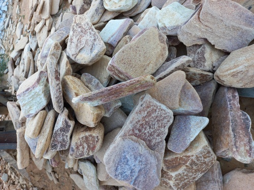 Златолит жёлтый, жёлто-зелёный глыбки и валуны для ланшафтного дизайна купить в Юрюзани