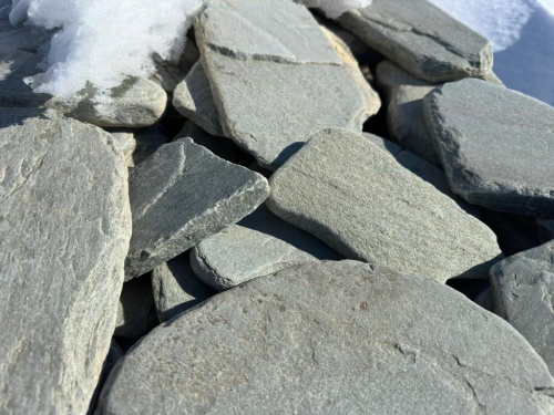 Плитняк златолит зелёный галтованный для цоколя купить в Юрюзани