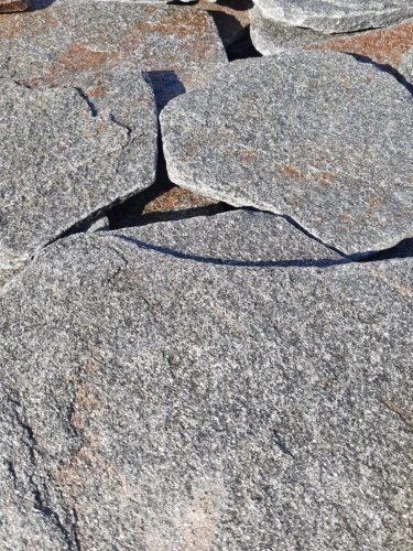 Златолит серебристый галтованный для лестниц купить в Юрюзани