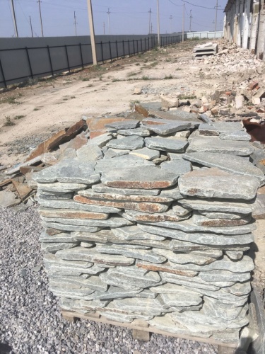 Златолит серебристый галтованный для лестниц купить в Юрюзани