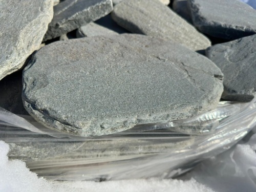 Плитняк златолит зелёный галтованный для мощения на бетон купить в Юрюзани