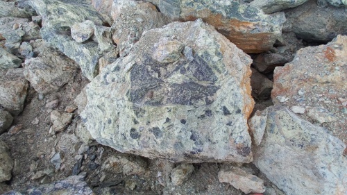 Купить змеевик ландшафтные валуны